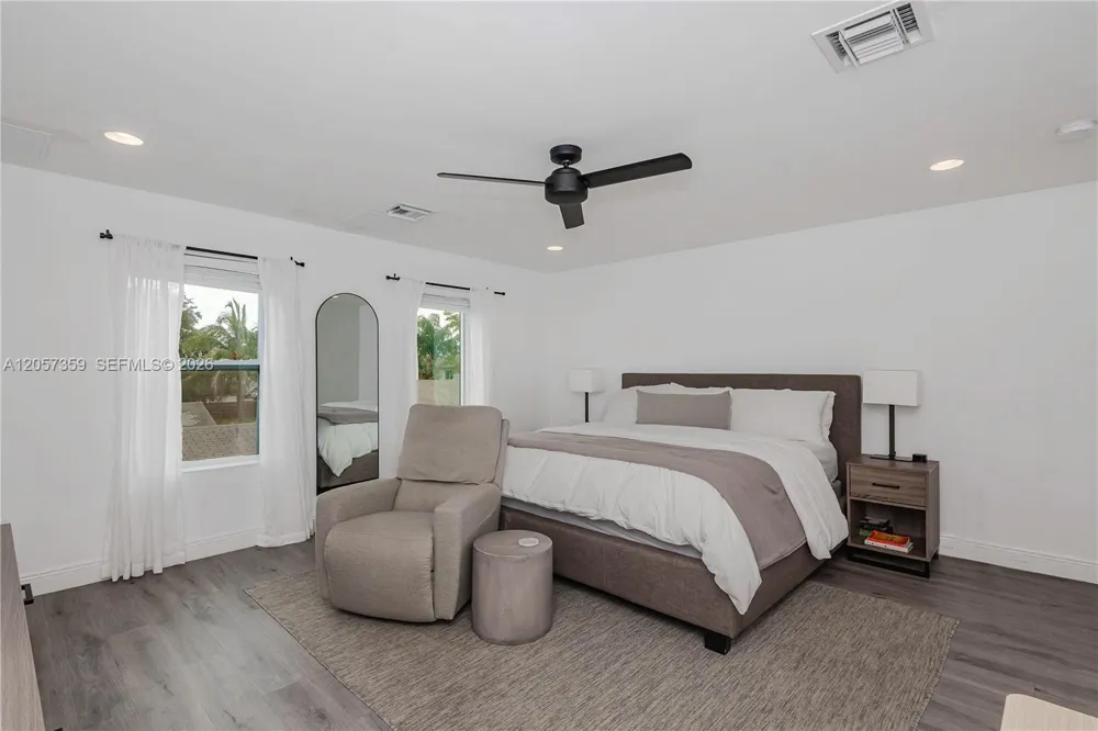 1066 NE 35th St Oakland Park, FL 33334