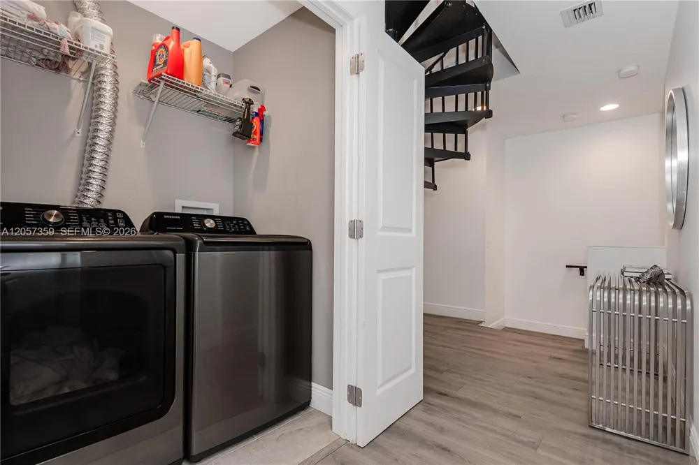 1066 NE 35th St Oakland Park, FL 33334