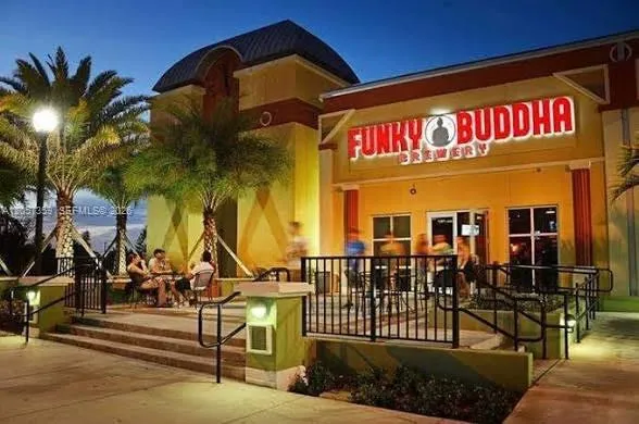 1066 NE 35th St Oakland Park, FL 33334