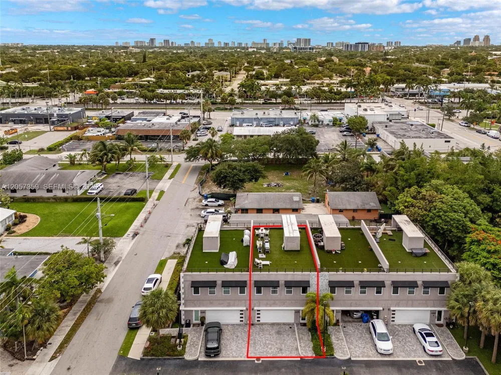 1066 NE 35th St Oakland Park, FL 33334