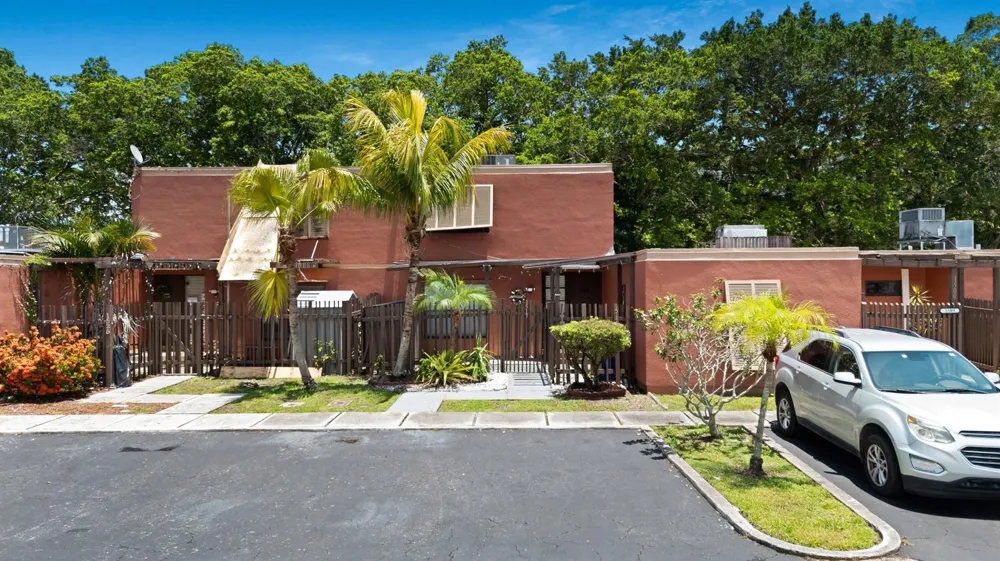 1517 Fairway Road Pembroke Pines, FL 33026