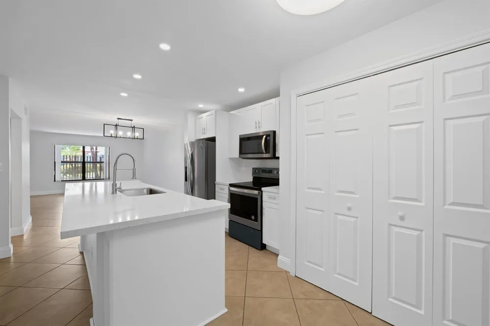 1517 Fairway Road Pembroke Pines, FL 33026