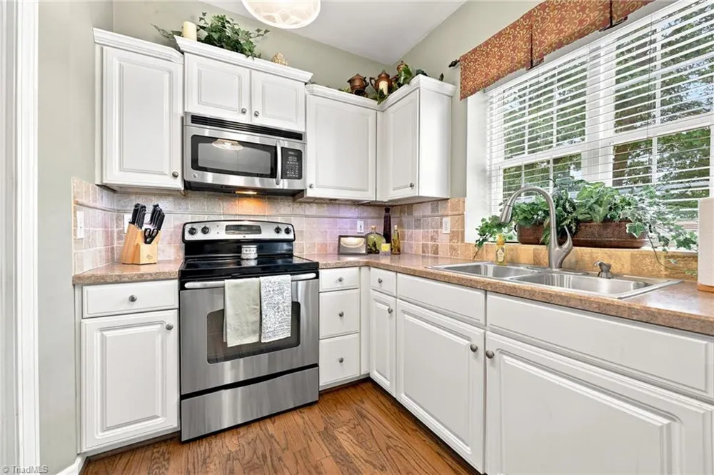 4020 Maid Marion Court Jamestown, NC 27282