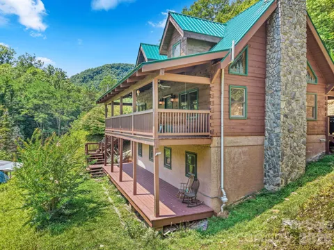 2560 Round Hill Road