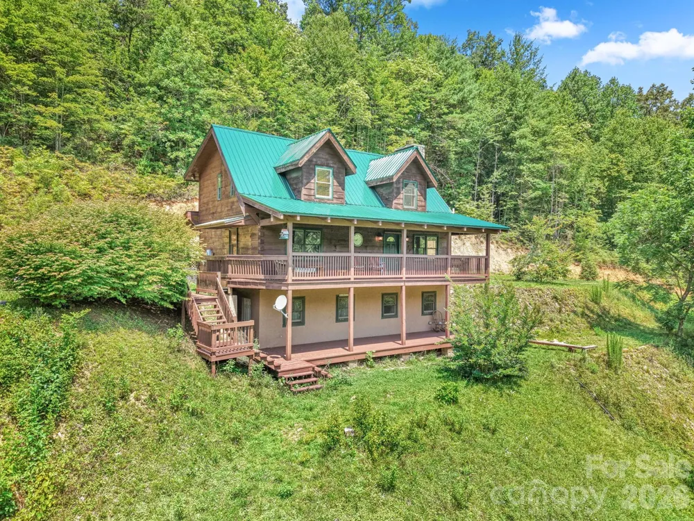 2560 Round Hill Road Bryson City, NC 28713