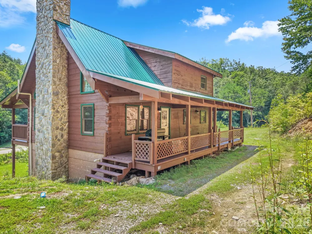 2560 Round Hill Road Bryson City, NC 28713