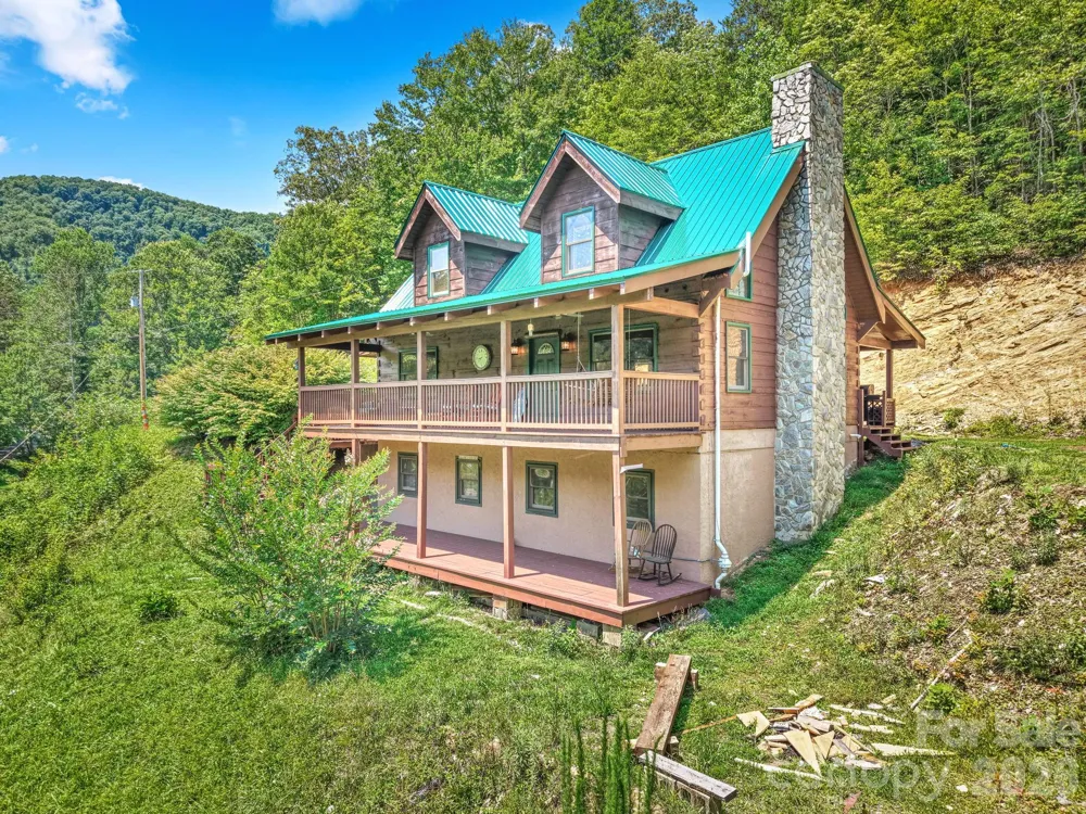2560 Round Hill Road Bryson City, NC 28713