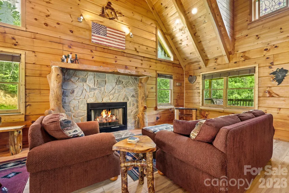 2560 Round Hill Road Bryson City, NC 28713