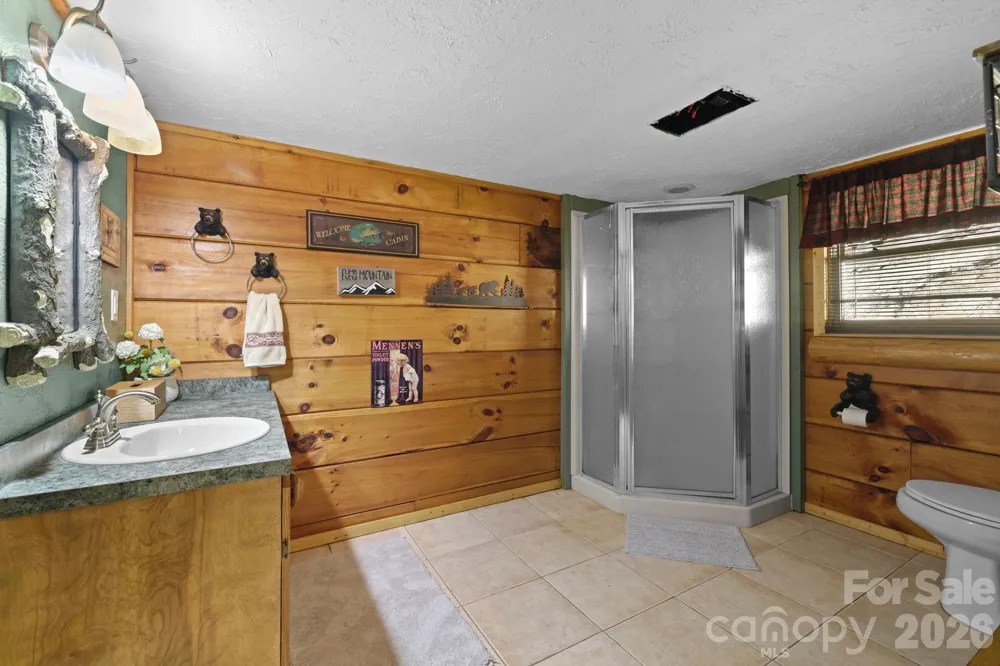 2560 Round Hill Road Bryson City, NC 28713