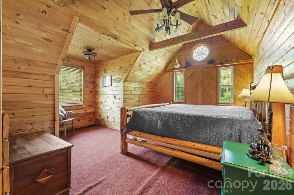 2560 Round Hill Road Bryson City, NC 28713