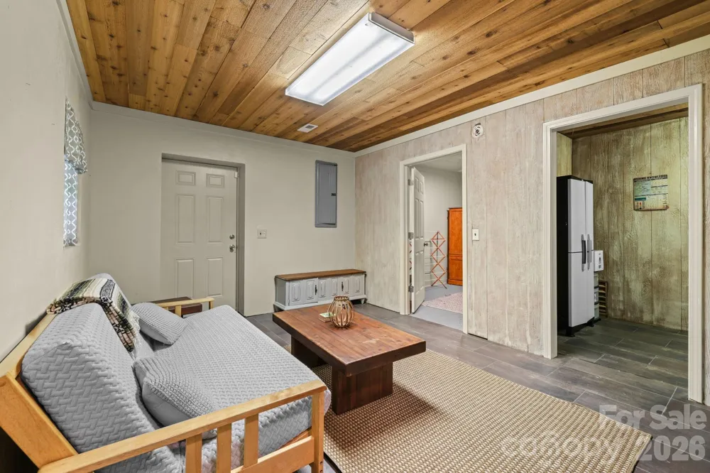 2560 Round Hill Road Bryson City, NC 28713