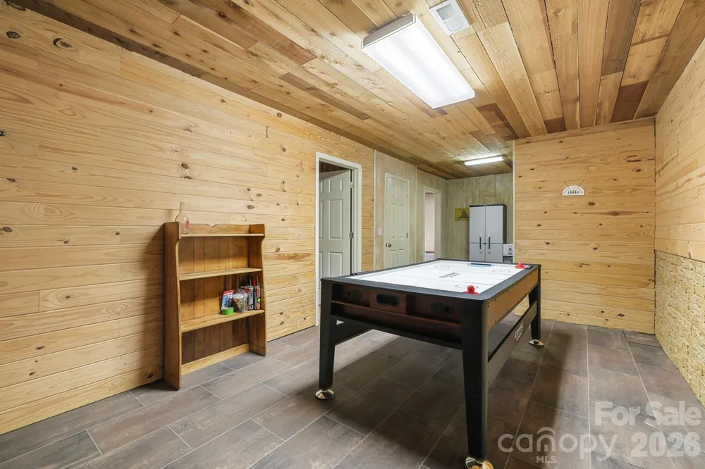 2560 Round Hill Road Bryson City, NC 28713
