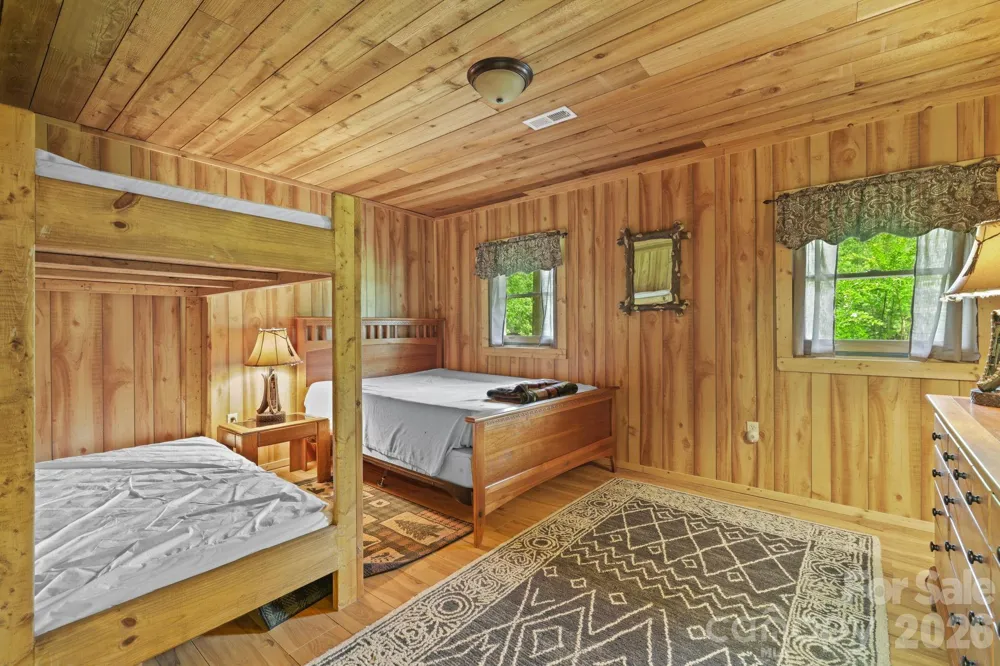 2560 Round Hill Road Bryson City, NC 28713