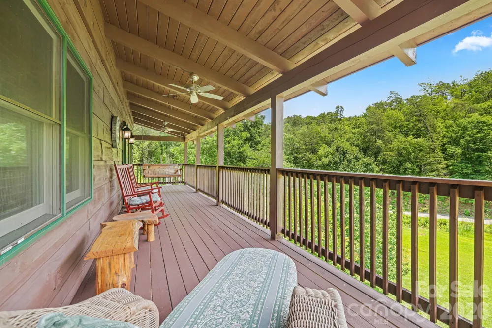 2560 Round Hill Road Bryson City, NC 28713