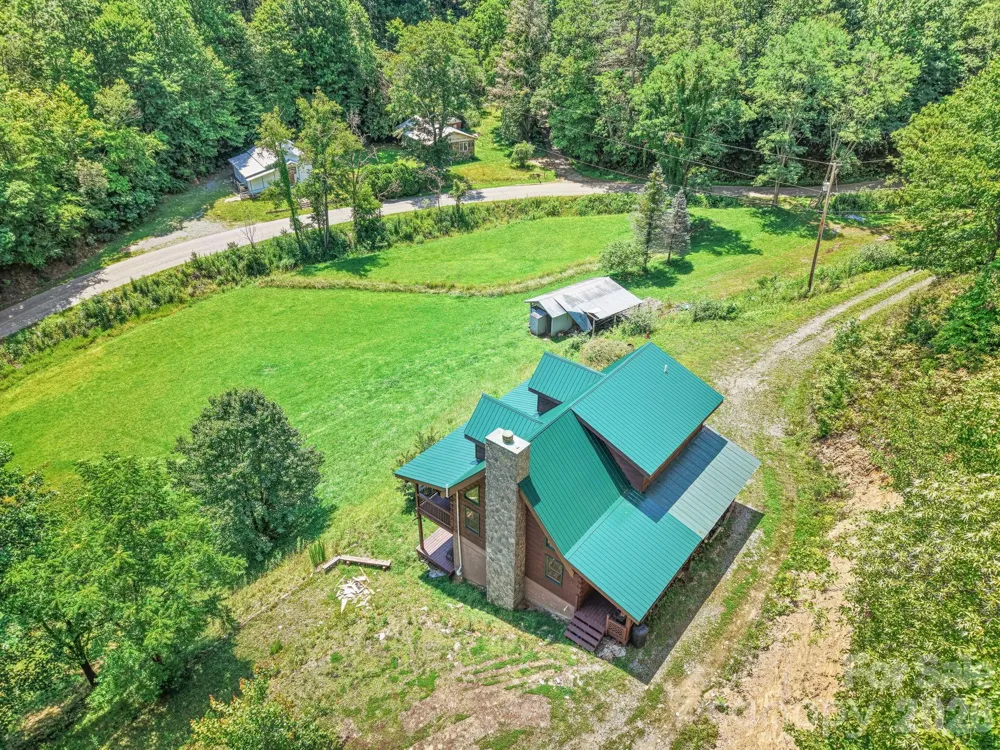 2560 Round Hill Road Bryson City, NC 28713