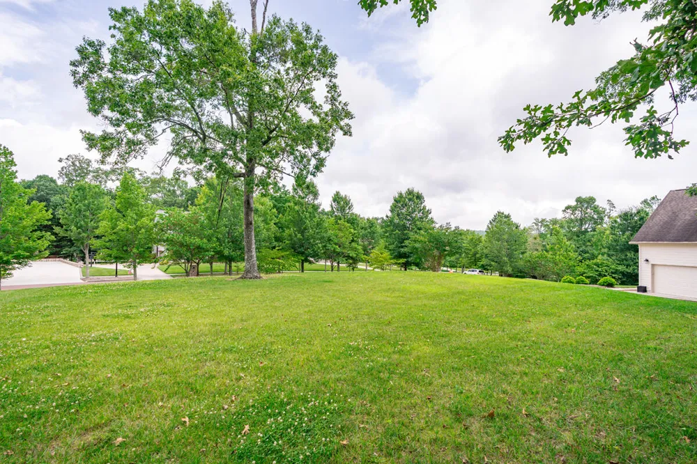 2324 Dogwood Grove Circle Signal Mountain, TN 37377