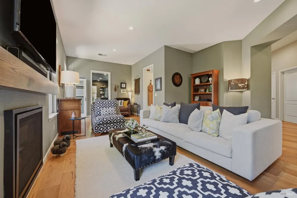 806 Chiles Avenue St. Helena, CA 94574