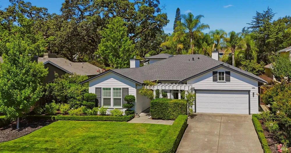 806 Chiles Avenue St. Helena, CA 94574