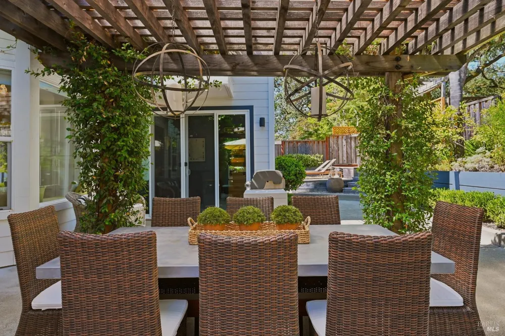 806 Chiles Avenue St. Helena, CA 94574