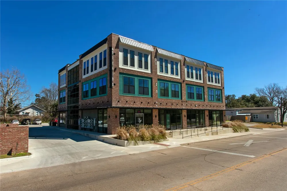 305 W 27 th Street #225 Bryan, TX 77803