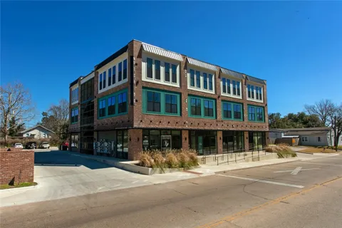 305 W 27 th Street #225