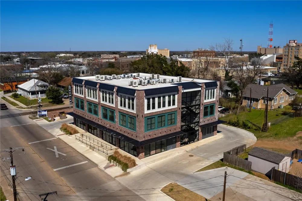 305 W 27 th Street #225 Bryan, TX 77803