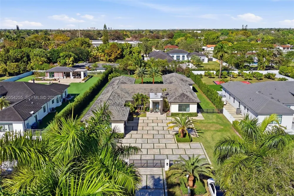 10005 SW 66th St Miami, FL 33173
