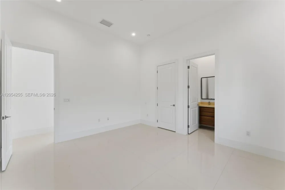 10005 SW 66th St Miami, FL 33173