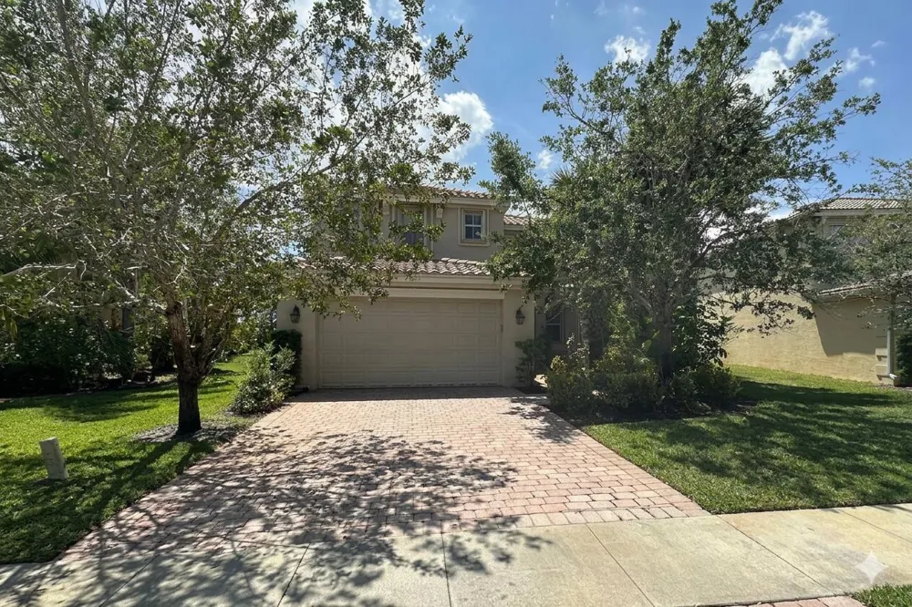 2709 Pienza Circle Royal Palm Beach, FL 33411