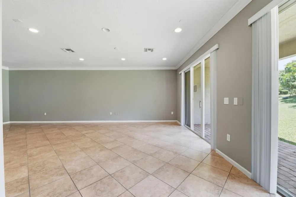 2709 Pienza Circle Royal Palm Beach, FL 33411