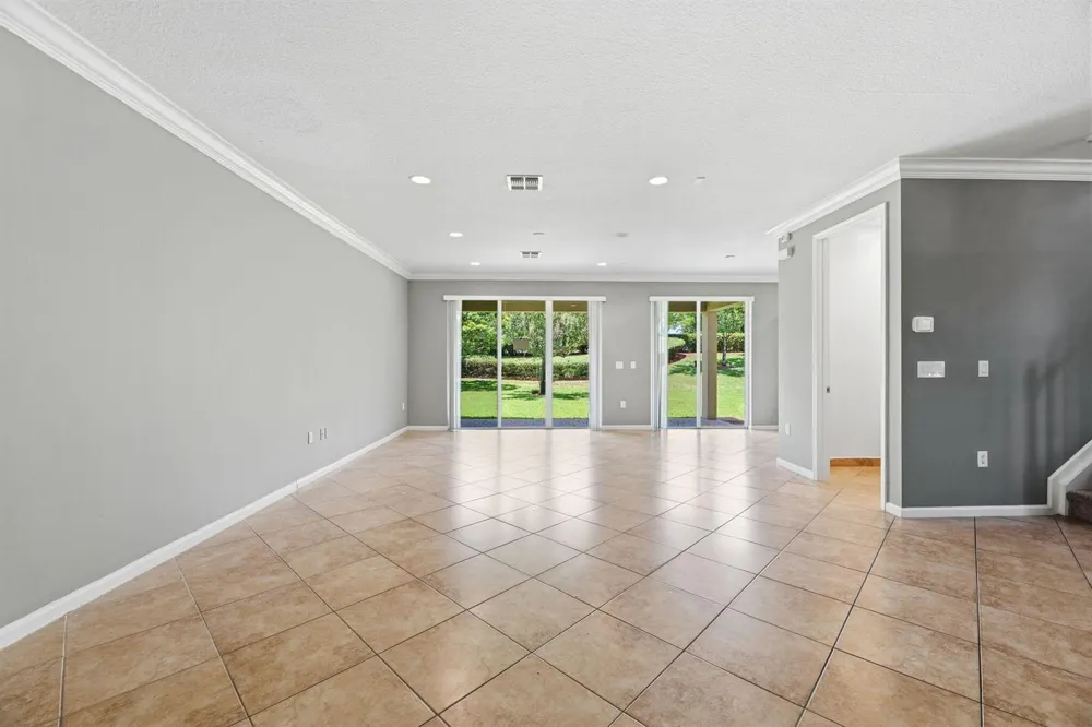 2709 Pienza Circle Royal Palm Beach, FL 33411