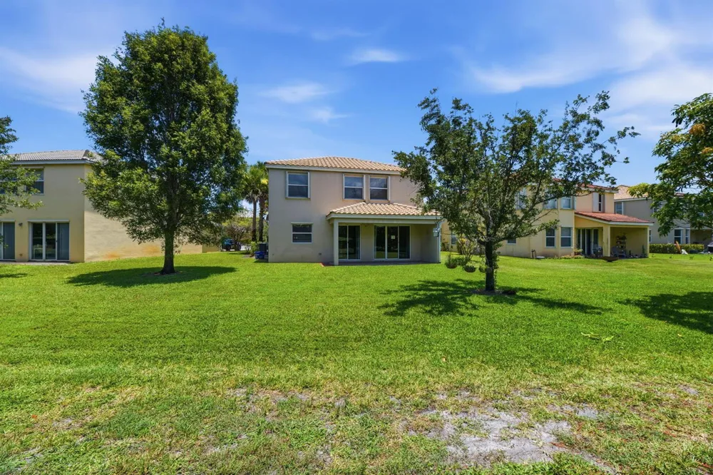 2709 Pienza Circle Royal Palm Beach, FL 33411