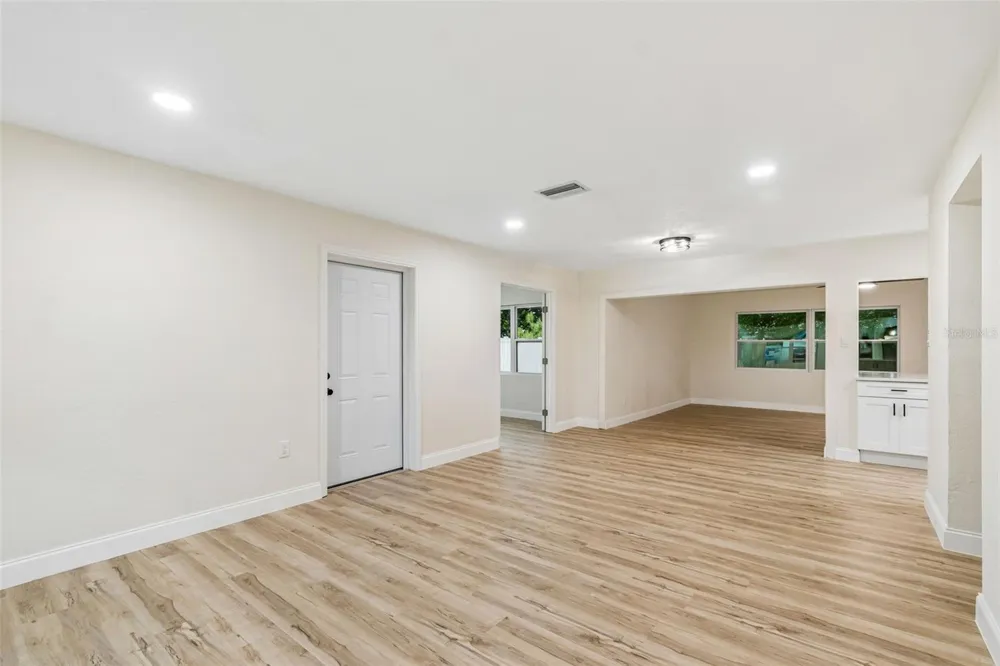 6781 33RD AVENUE St Petersburg, FL 33710