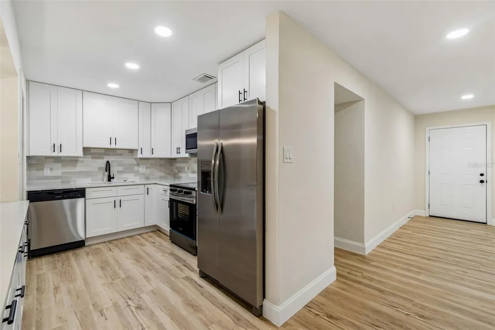 6781 33RD AVENUE St Petersburg, FL 33710