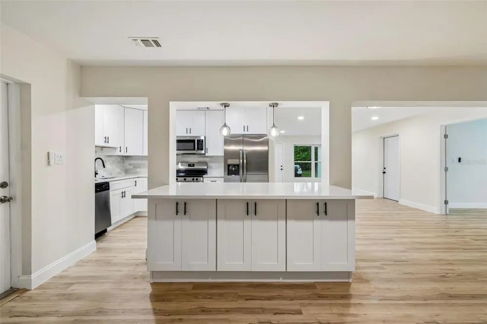 6781 33RD AVENUE St Petersburg, FL 33710