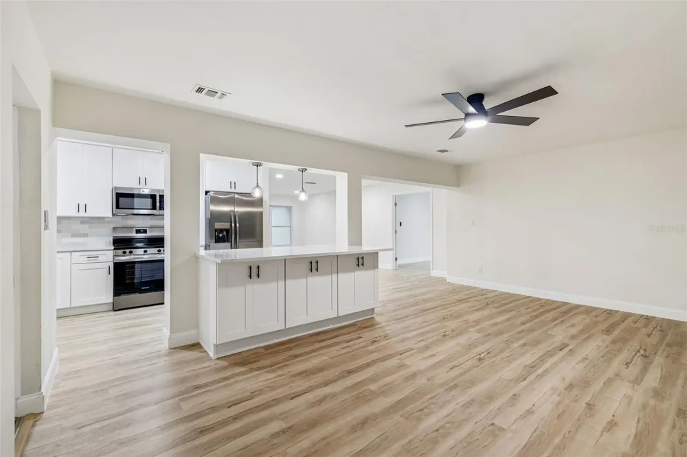 6781 33RD AVENUE St Petersburg, FL 33710