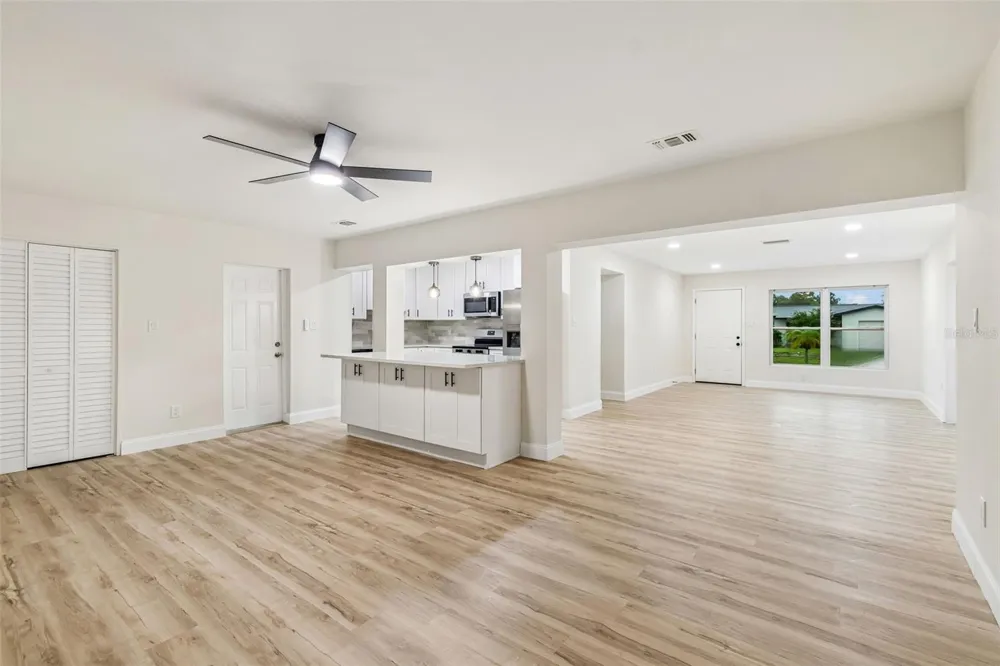 6781 33RD AVENUE St Petersburg, FL 33710