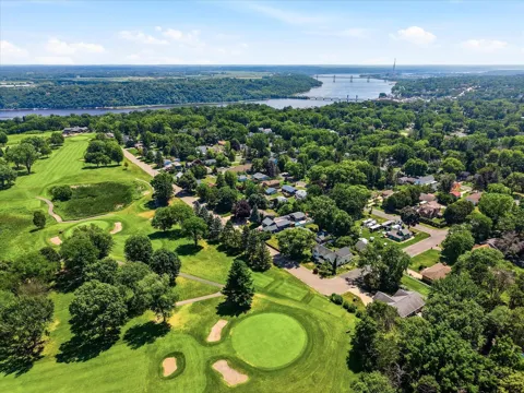 523 Moore Street W