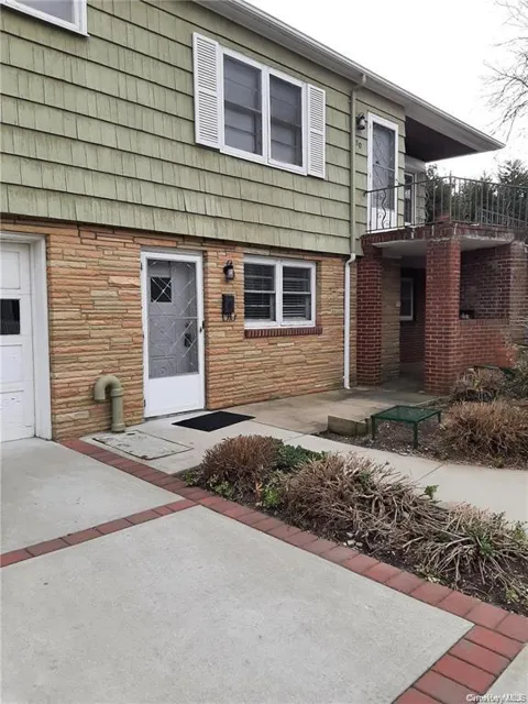 90 Mohawk Avenue #upper