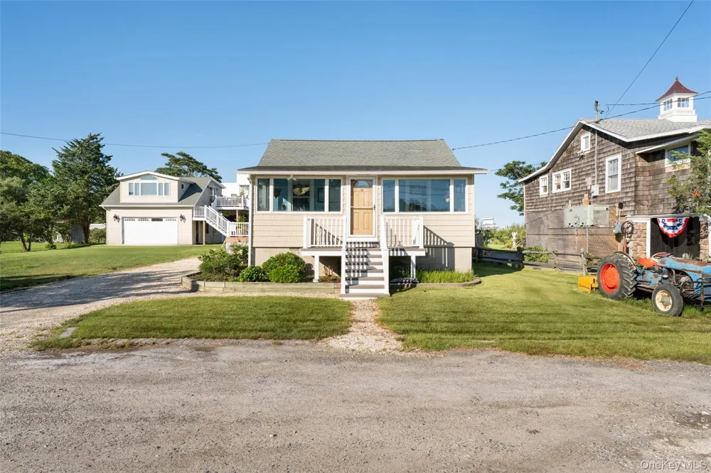 18 Beach Laurel, NY 11948