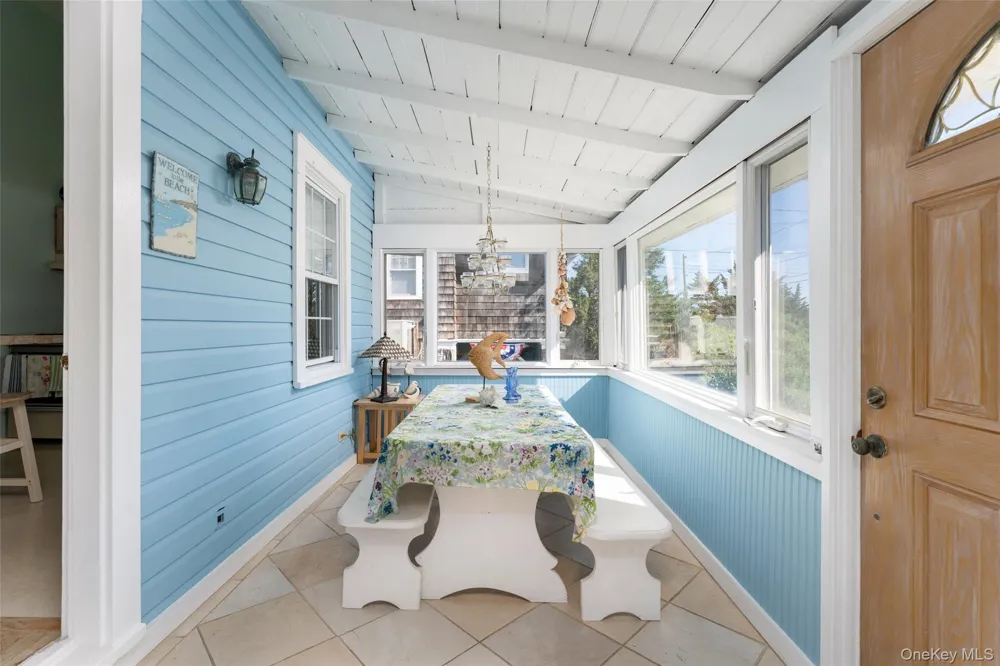18 Beach Laurel, NY 11948