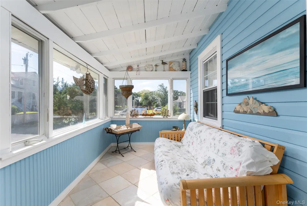 18 Beach Laurel, NY 11948