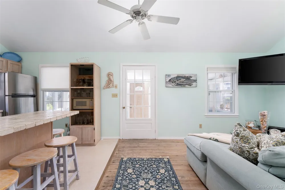 18 Beach Laurel, NY 11948
