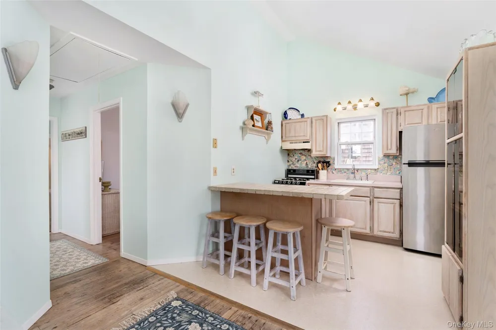 18 Beach Laurel, NY 11948