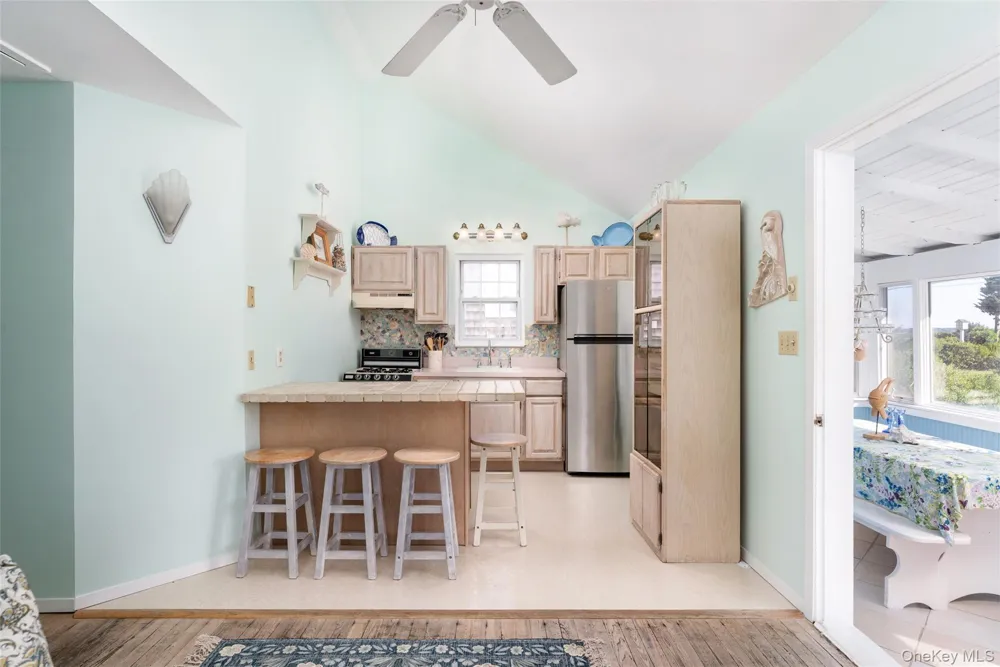 18 Beach Laurel, NY 11948