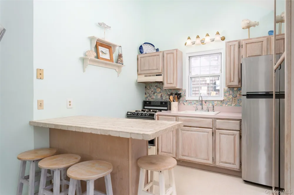 18 Beach Laurel, NY 11948