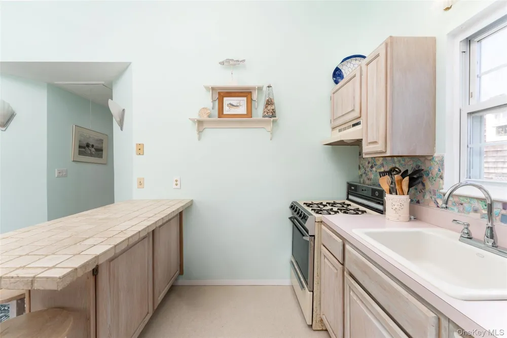18 Beach Laurel, NY 11948