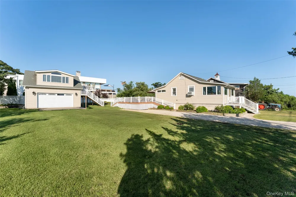 18 Beach Laurel, NY 11948