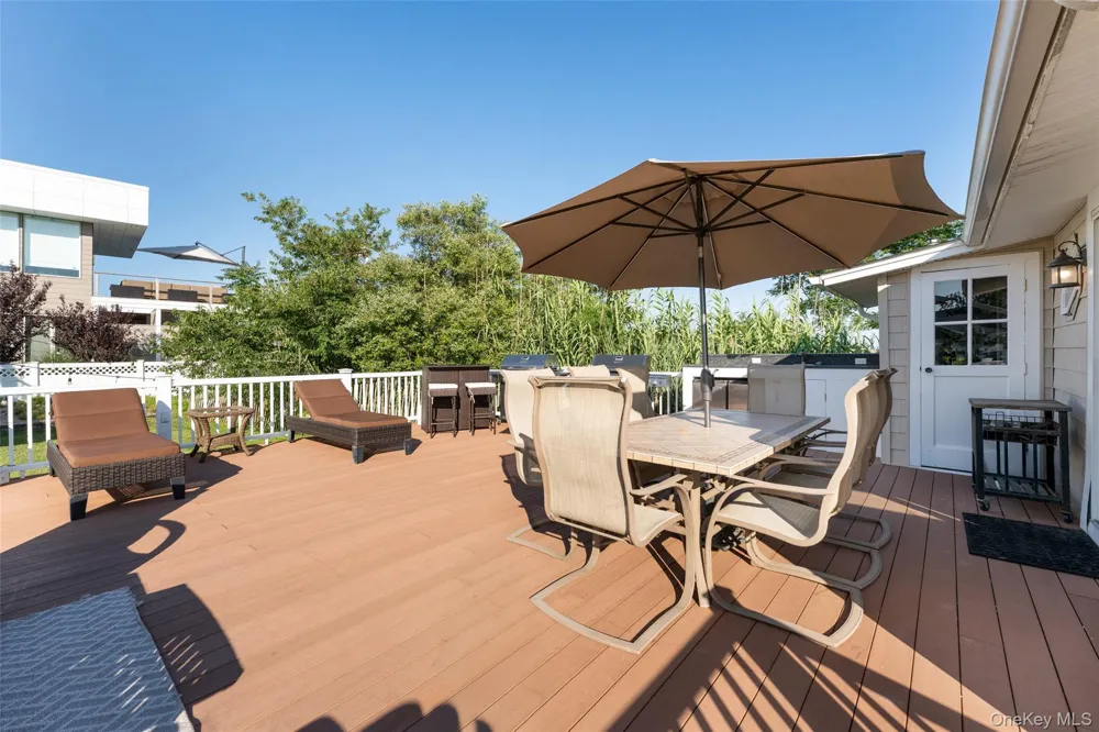 18 Beach Laurel, NY 11948