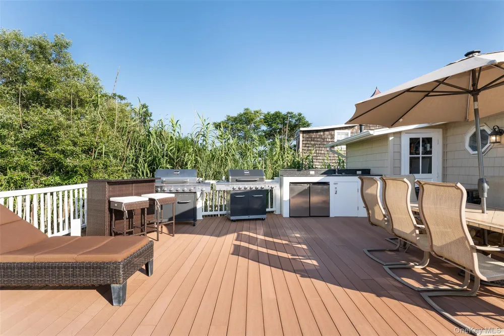 18 Beach Laurel, NY 11948